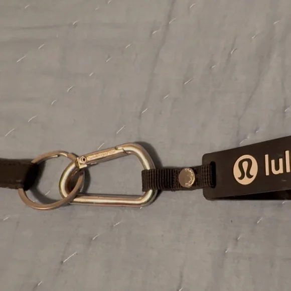 Lululemon athletica silicone blk/chrome keychain w/carabiner, barely used - Picture 6 of 7